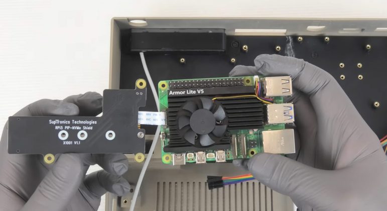 Портативный «Коммодор» из параллельной вселенной получился крутым, но тяжёлым и слишком сложным