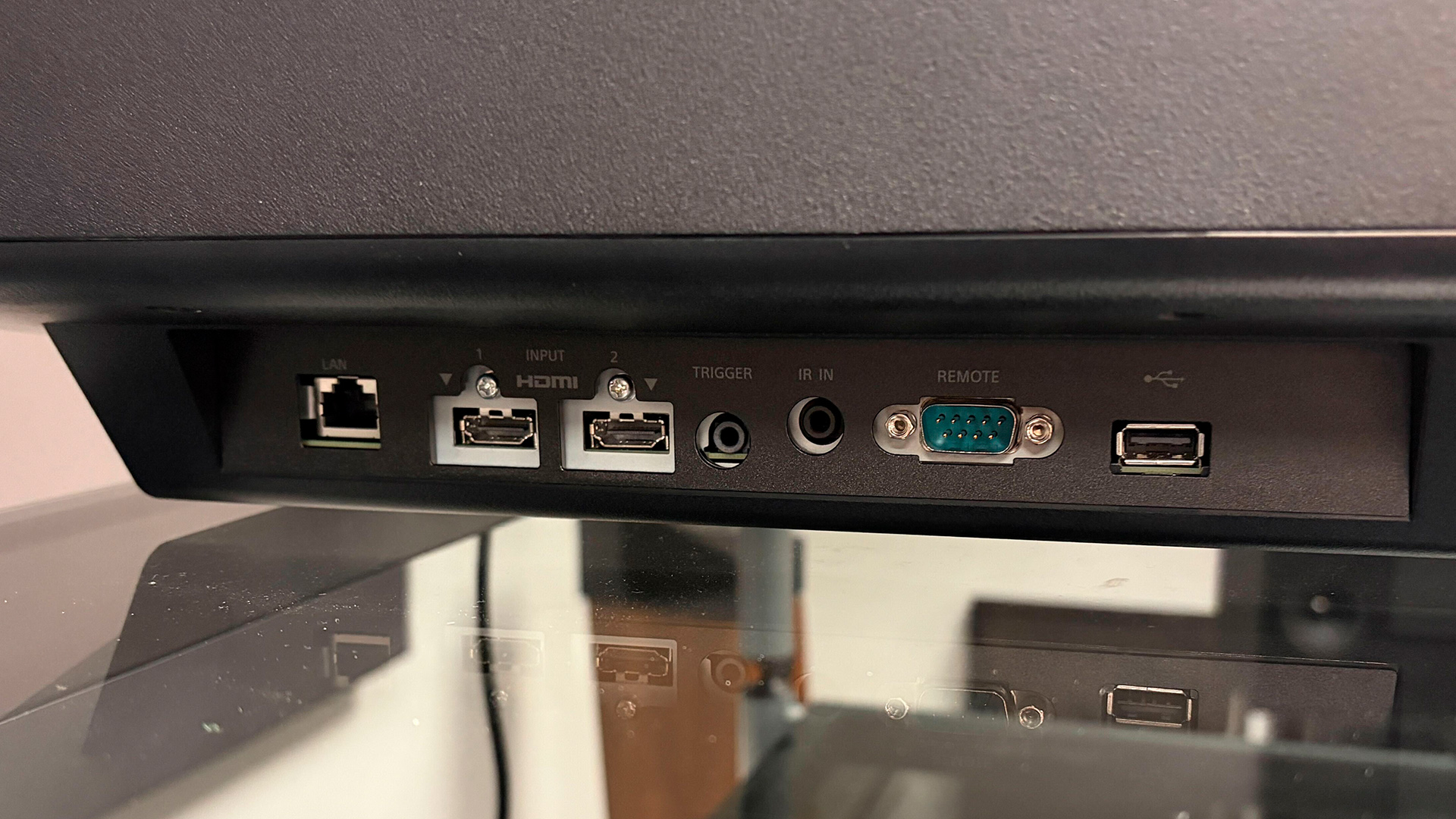 Обзор проектора Sony Bravia 7 (VPL-XW5100ES): сбалансированное и детальное изображение картинка Проектор Sony Bravia 7 — 4K кинематограф дома | DGL.RU