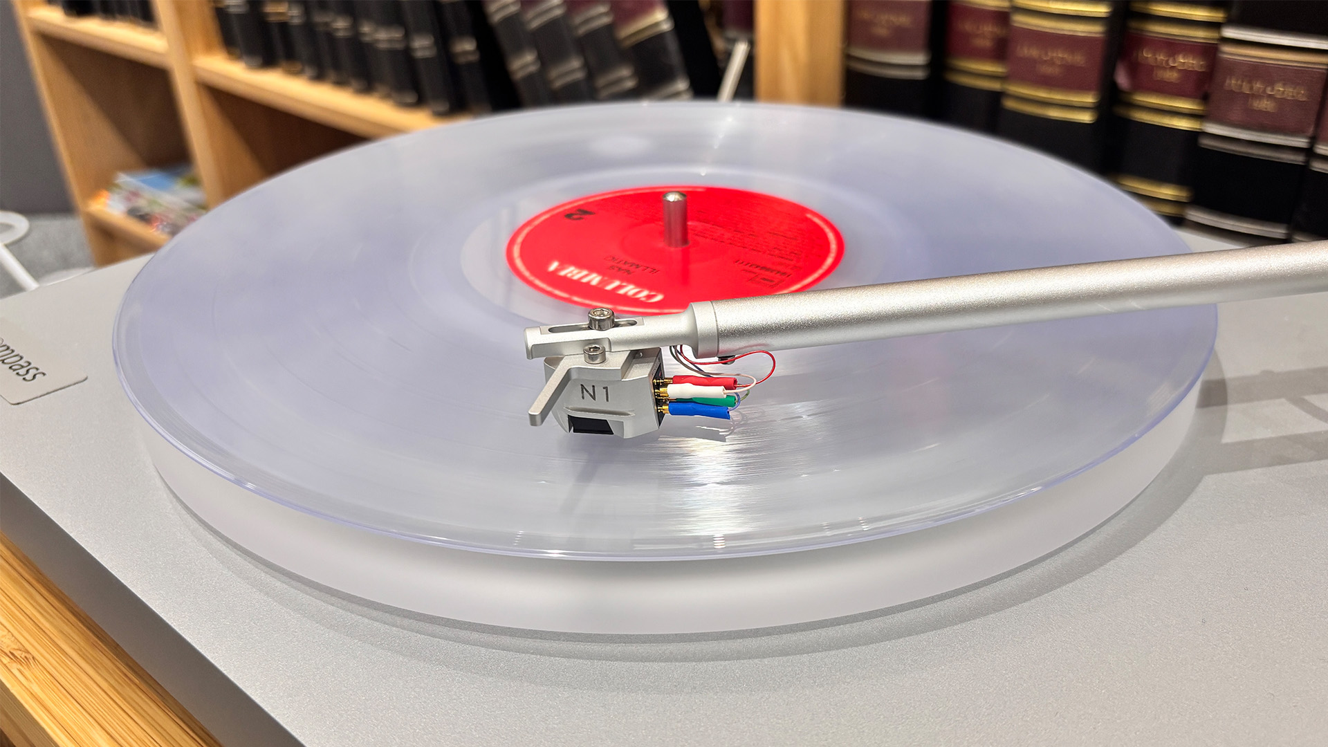 Обзор Clearaudio Compass: широкий, объемный звук с прекрасной детализацией картинка Проигрыватель Clearaudio Compass: широкий саунд | DGL.RU