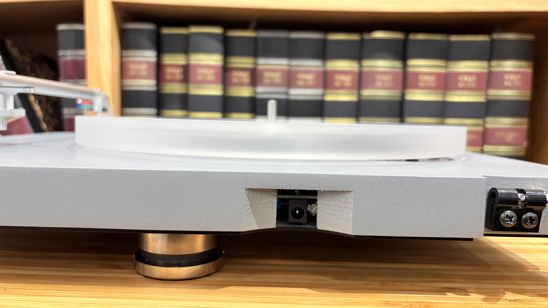 Обзор Clearaudio Compass: широкий, объемный звук с прекрасной детализацией картинка Проигрыватель Clearaudio Compass: широкий саунд | DGL.RU