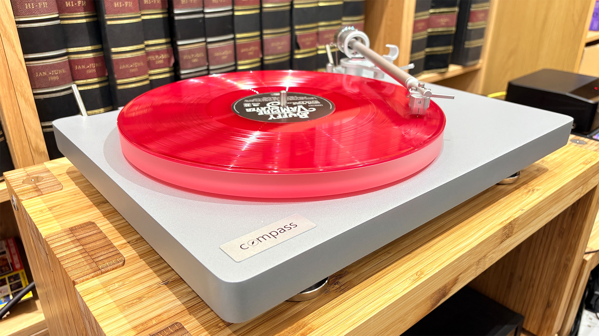 Обзор Clearaudio Compass: широкий, объемный звук с прекрасной детализацией картинка Проигрыватель Clearaudio Compass: широкий саунд | DGL.RU