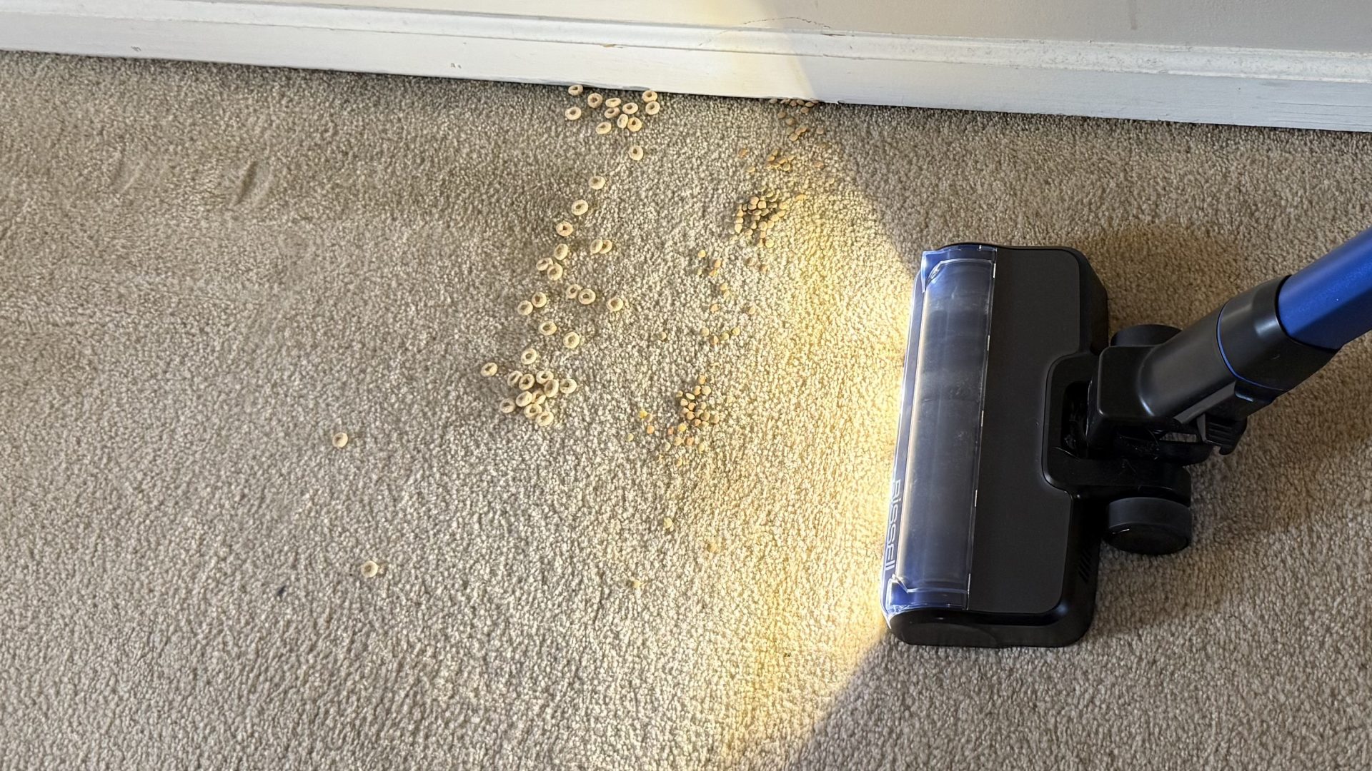 Обзор Bissell PowerClean FurFinder — один из лучших бюджетных пылесосов картинка Пылесос Bissell PowerClean FurFinder для шерсти | DGL.RU