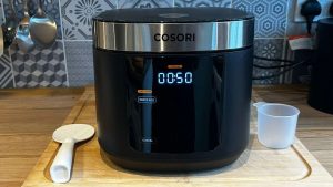 Обзор рисоварки Cosori 5L: готовит рис не идеально, зато печет потрясающие кексы