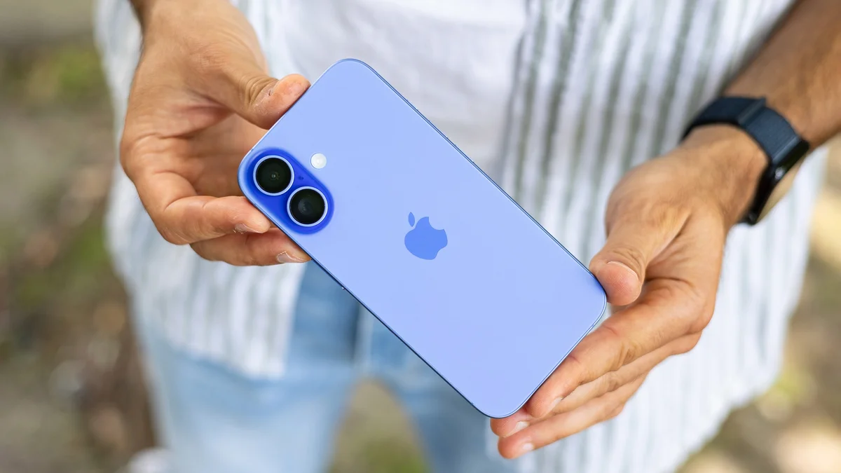 Рынок смартфонов замер в скуке: Apple и Samsung снова поделили мир, но флагманы Android с треском провалились