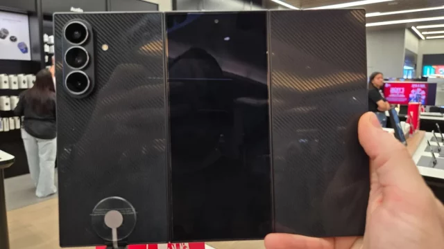 Samsung в ловушке: много суеты вокруг ничего, пока Apple готовит революцию