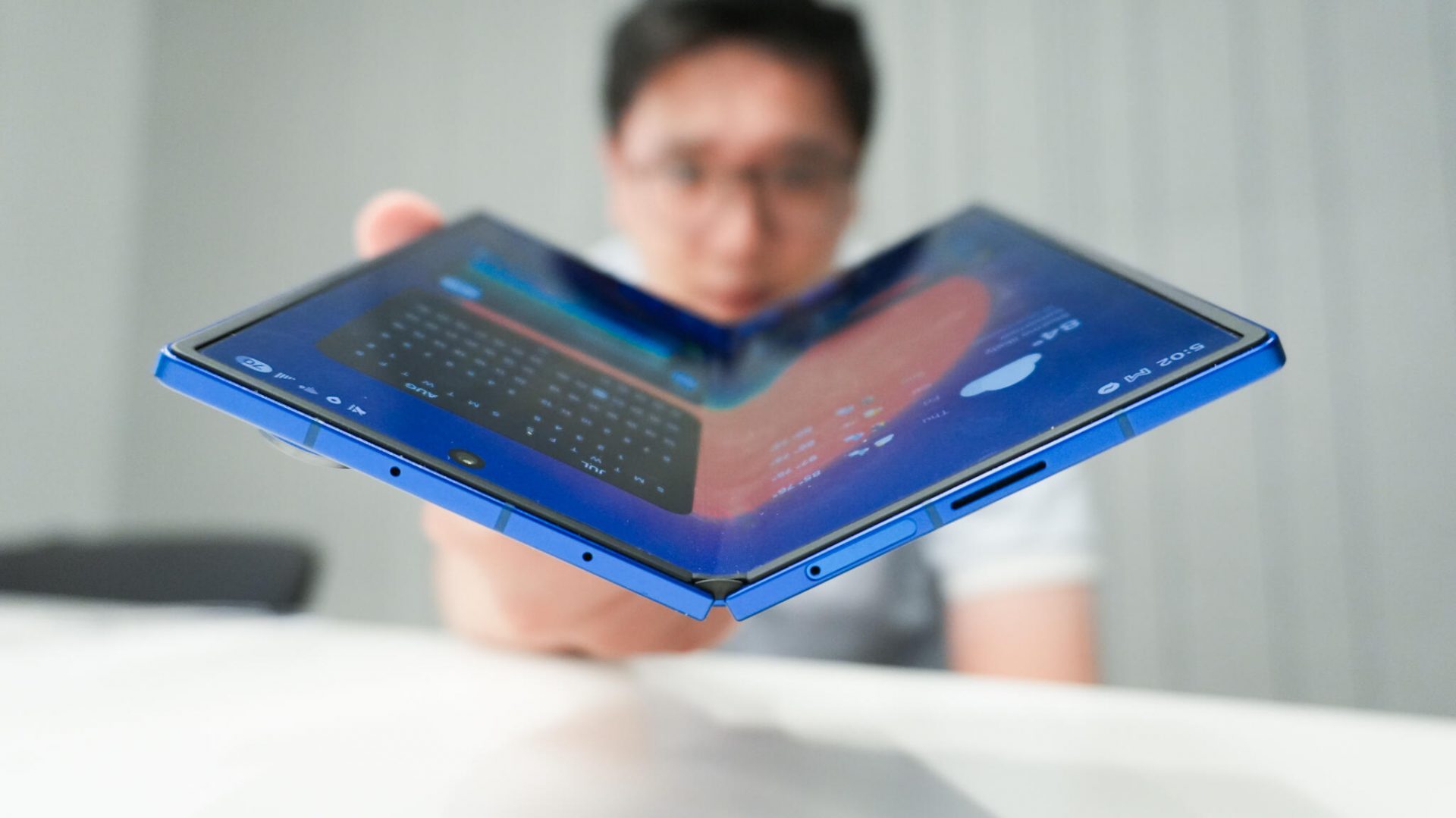 Samsung готовит «широкий ответ» iPhone Fold? Новая утечка убивает смысл дорогущего TriFold за 3000 долларов