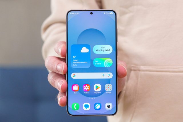 Samsung издевается над фанатами Характеристики Galaxy S26 — это главное разочарование года Неужели с Galaxy Z TriFold всё так плохо? Samsung показала, каким пыткам его подвергают на заводе