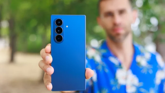 Samsung снова обманывает с камерой Galaxy Z Fold 8. Улучшения оказались смешными (1) Samsung Galaxy Z Fold 8 получит камеру на 50 Мп | DGL.RU