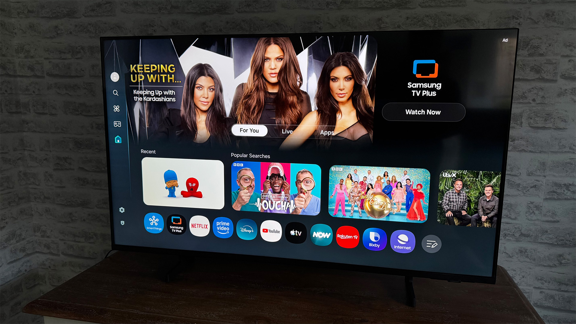 Обзор Samsung U8000F (UE43U8000F): способен на многое картинка Samsung U8000F: недорогой телевизор с 4K и HDR | DGL.RU