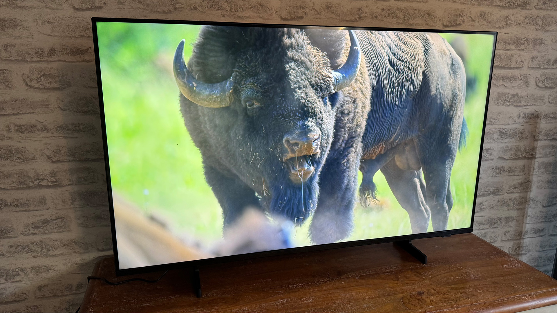 Обзор Samsung U8000F (UE43U8000F): способен на многое картинка Samsung U8000F: недорогой телевизор с 4K и HDR | DGL.RU