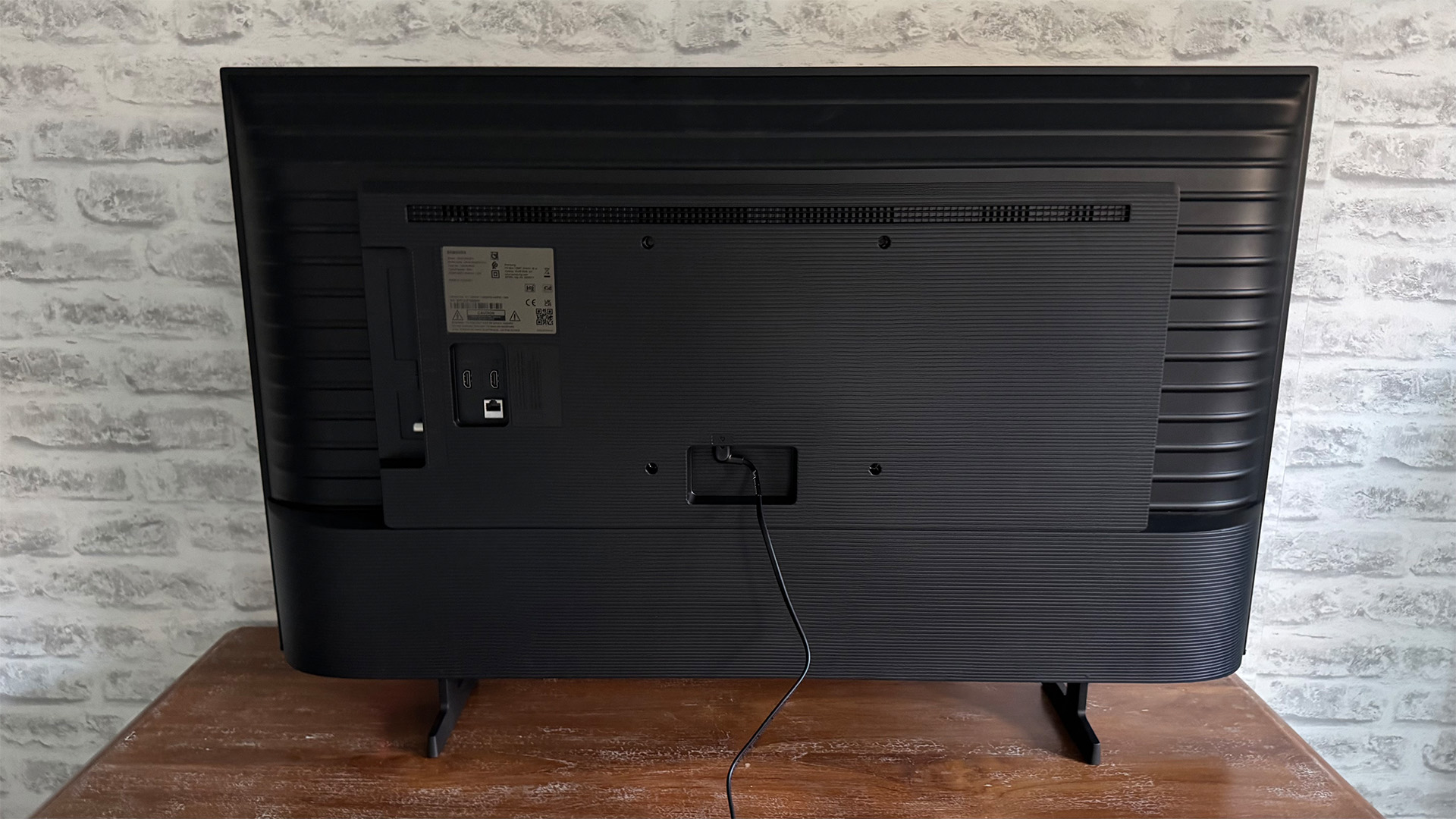 Обзор Samsung U8000F (UE43U8000F): способен на многое картинка Samsung U8000F: недорогой телевизор с 4K и HDR | DGL.RU