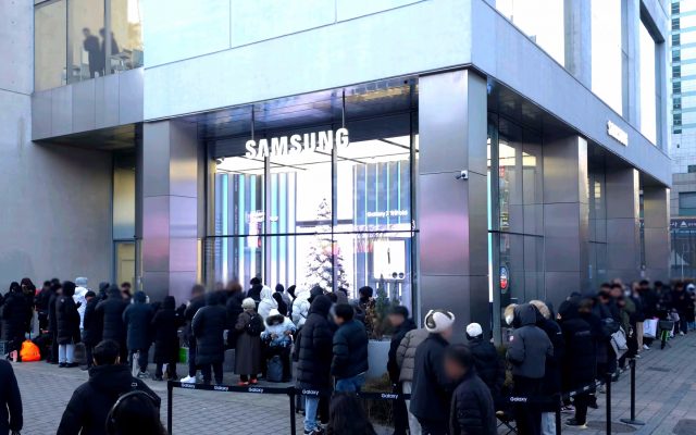 Samsung всех обманула с «успехом» Galaxy Z TriFold. Дефицит оказался искусственным (1) Samsung Galaxy Z TriFold: вся правда о продажах | DGL.RU