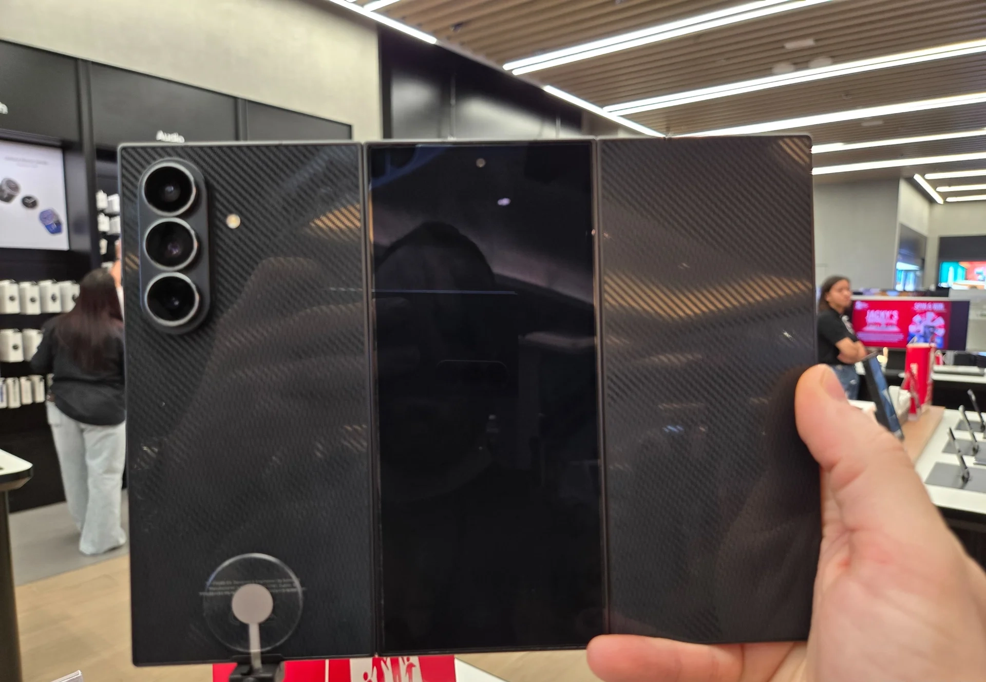 Galaxy Z TriFold: Samsung скопировала Huawei зря | DGL.RU