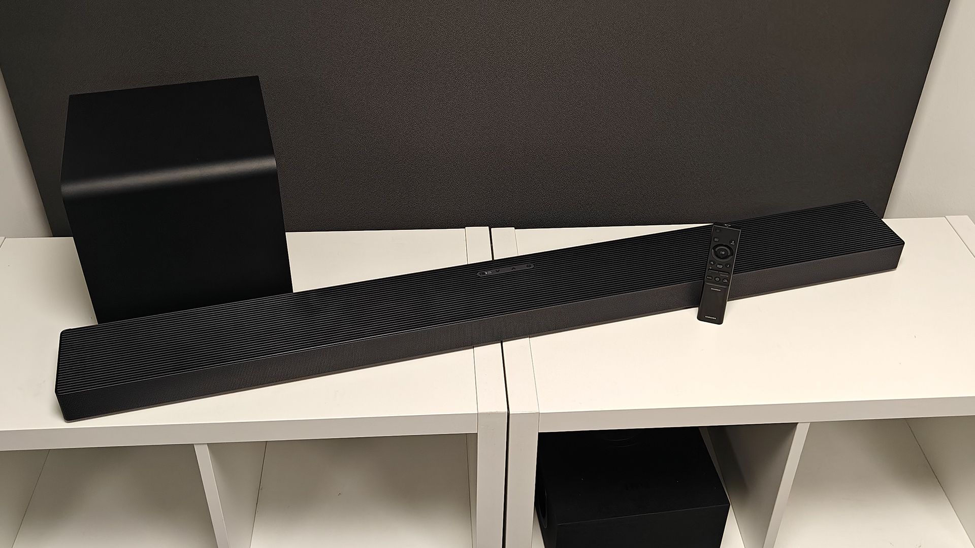 Обзор саундбара Samsung HW-QS700F: мощный бас, но есть нюансы