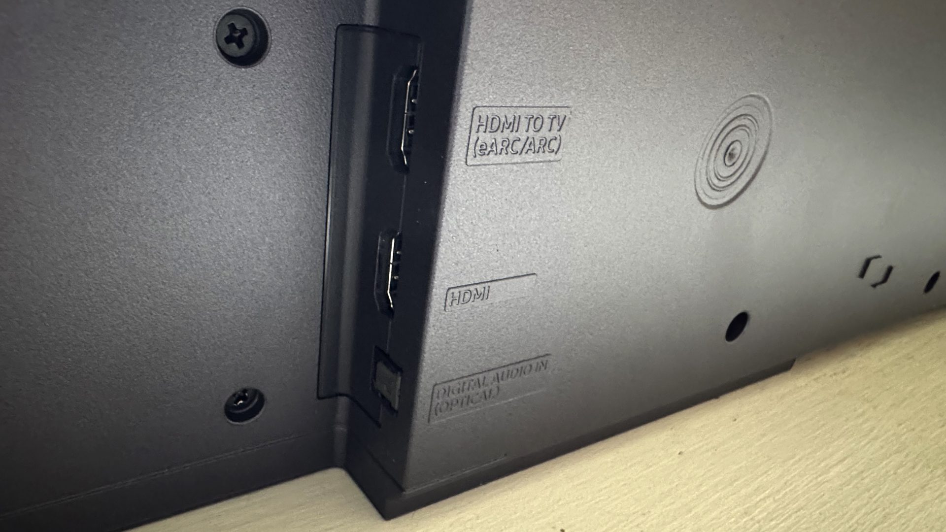 Саундбар Samsung HW-QS700F нового формата | DGL.RU