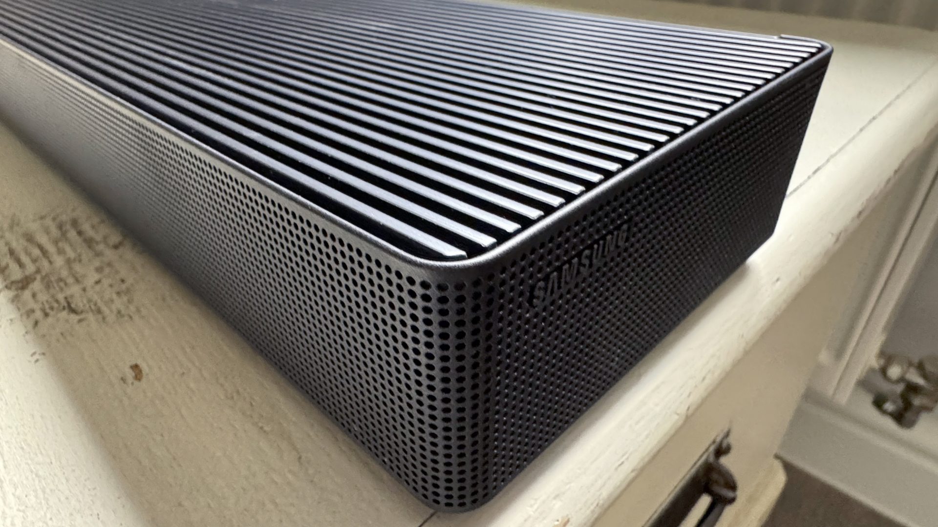 Саундбар Samsung HW-QS700F нового формата | DGL.RU