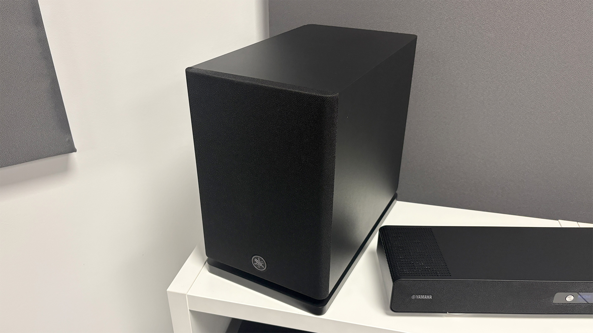 Обзор Yamaha True X Surround 90A: великолепная система картинка Саундбар Yamaha True X Surround 90A | DGL.RU