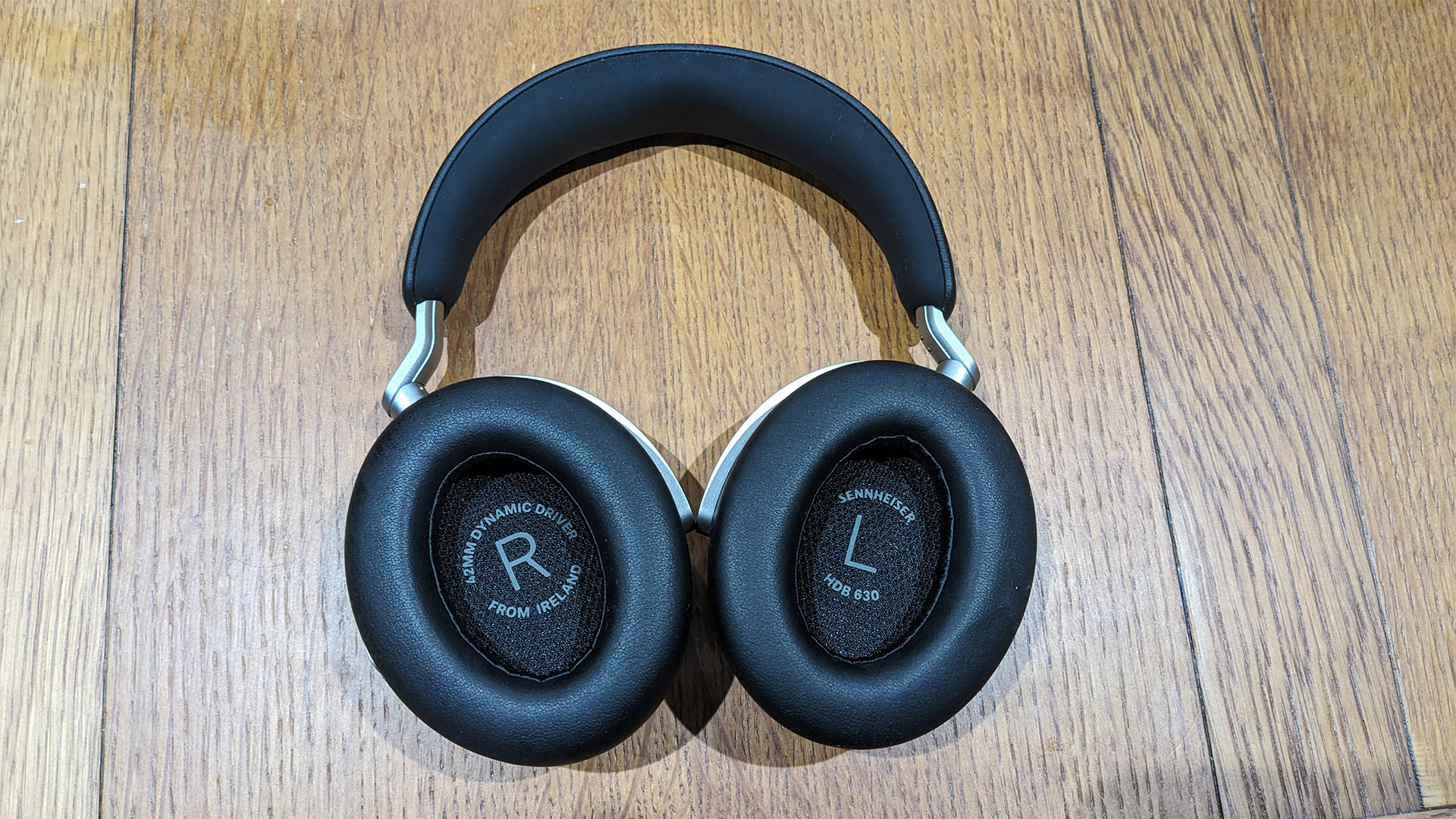 Обзор Sennheiser HDB 630 — лучший вариант из предложенных картинка Sennheiser HDB 630: флагманские наушники | DGL.RU