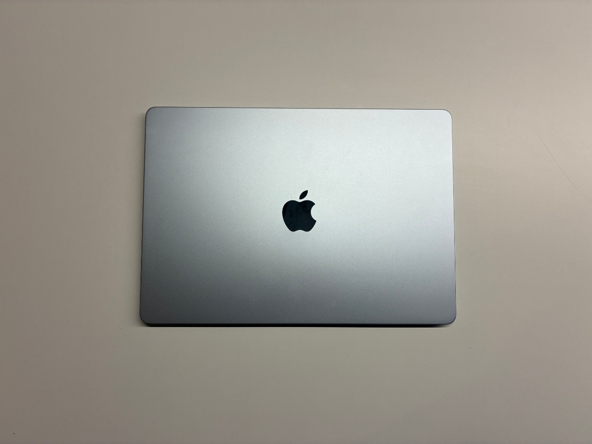 Складной iPhone, дешевый MacBook и умные очки: Apple готовит череду сомнительных новинок в 2026 году картинка Новинки Apple 2026: iPhone Fold и MacBook | DGL.RU