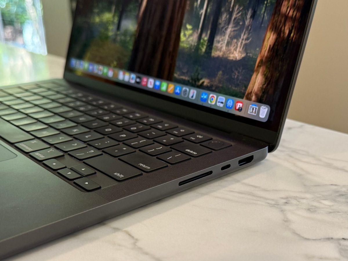 Складной iPhone, дешевый MacBook и умные очки: Apple готовит череду сомнительных новинок в 2026 году картинка Новинки Apple 2026: iPhone Fold и MacBook | DGL.RU