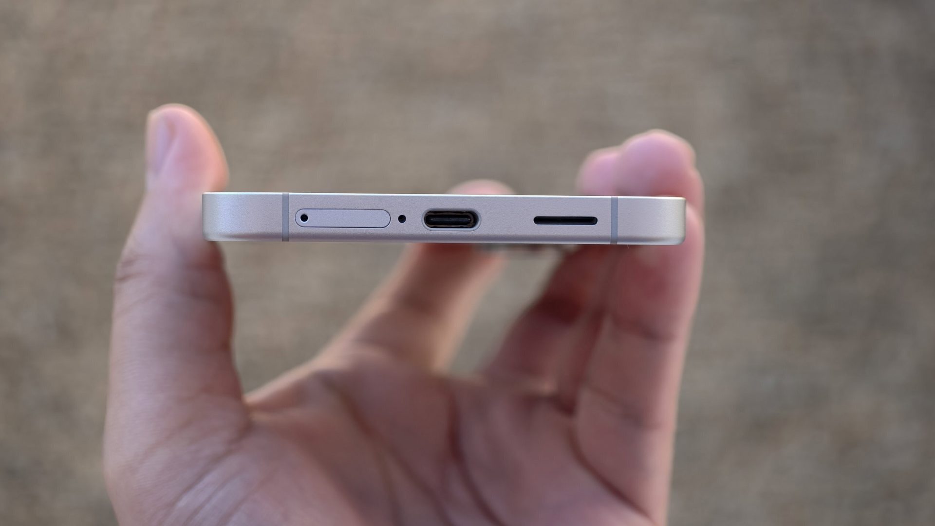 Samsung Galaxy S25 FE — хороший вариант для всех, кроме новых владельцев FE картинка Смартфон Galaxy S25 FE: эволюция Fan Edition | DGL.RU