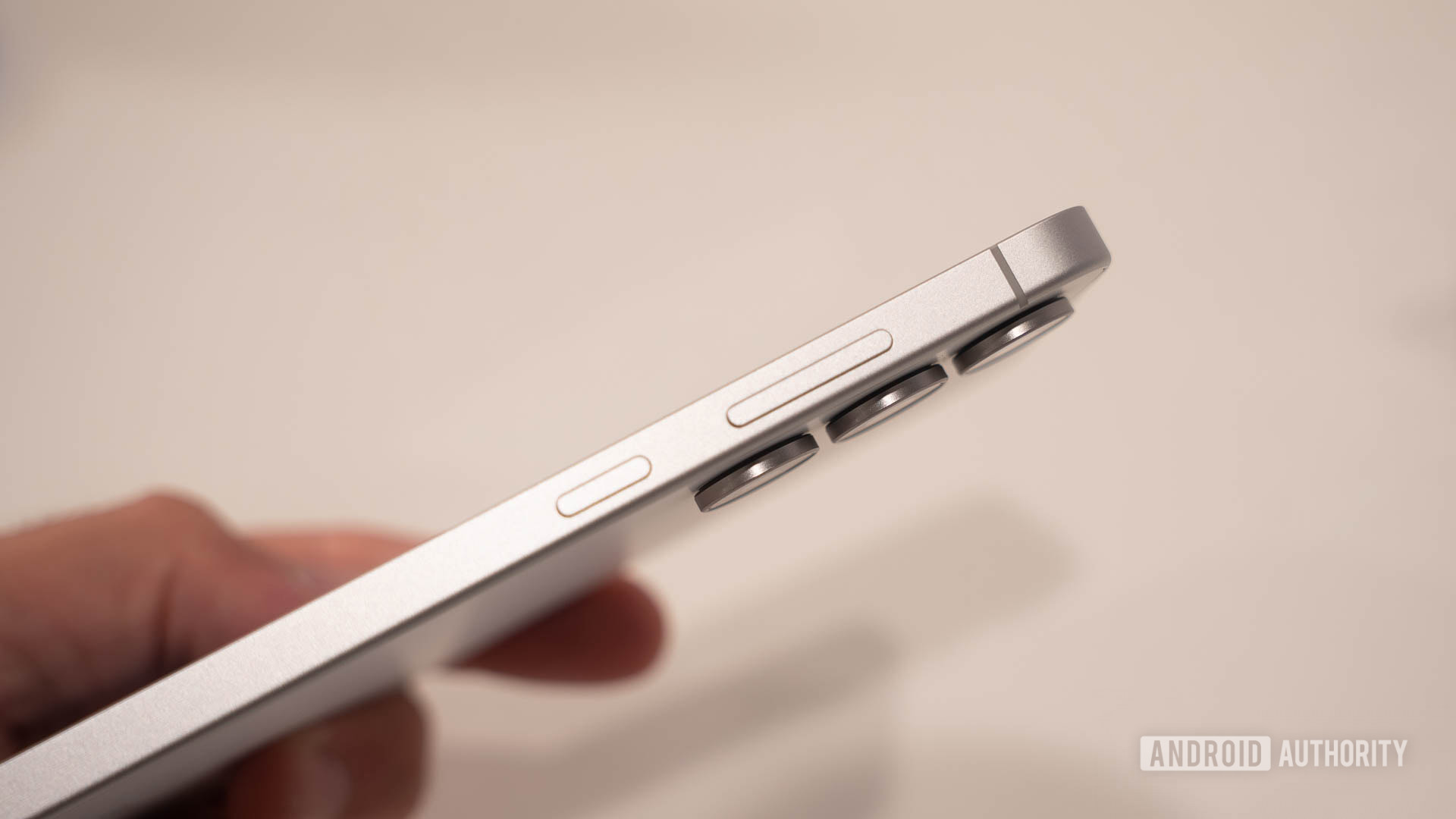 Samsung Galaxy S25 FE — хороший вариант для всех, кроме новых владельцев FE картинка Смартфон Galaxy S25 FE: эволюция Fan Edition | DGL.RU