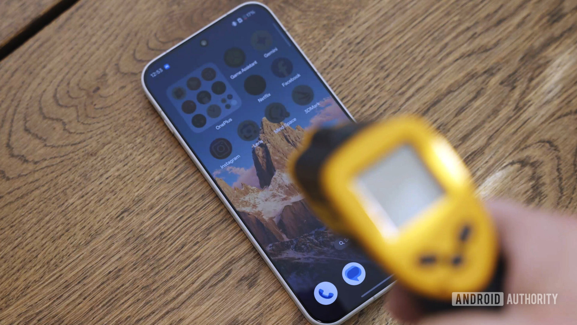 OnePlus 15 снова удивил: тест показал, что происходит после фикса перегрева картинка Смартфон OnePlus 15 после апдейта | DGL.RU