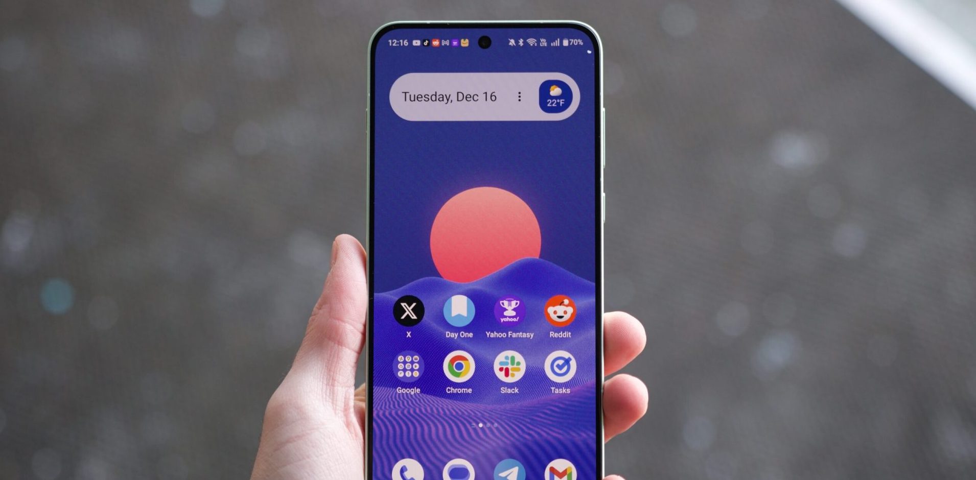 OnePlus 15R бьет рекорды мощности и долго держит заряд картинка Смартфон OnePlus 15R с Snapdragon 8 Gen 5 | DGL.RU