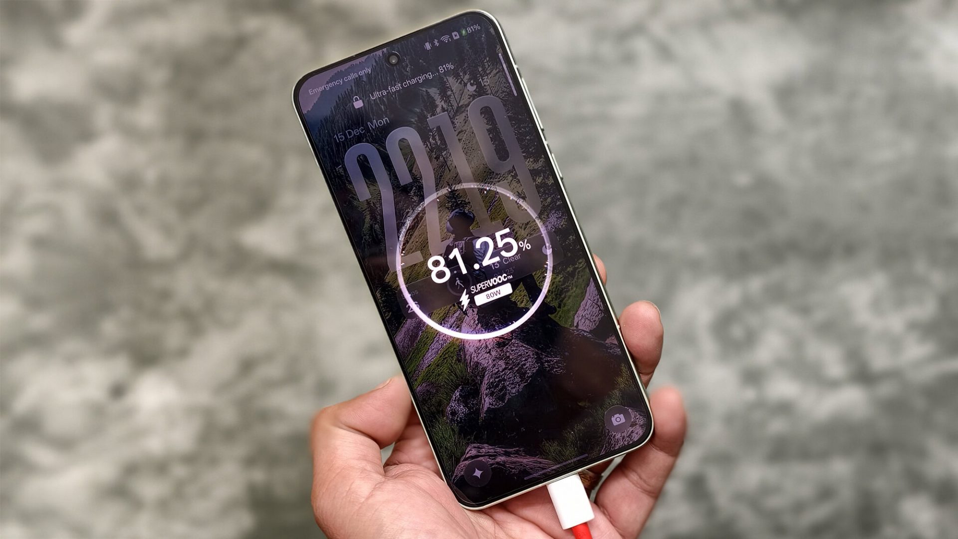 OnePlus 15R бьет рекорды мощности и долго держит заряд картинка Смартфон OnePlus 15R с Snapdragon 8 Gen 5 | DGL.RU