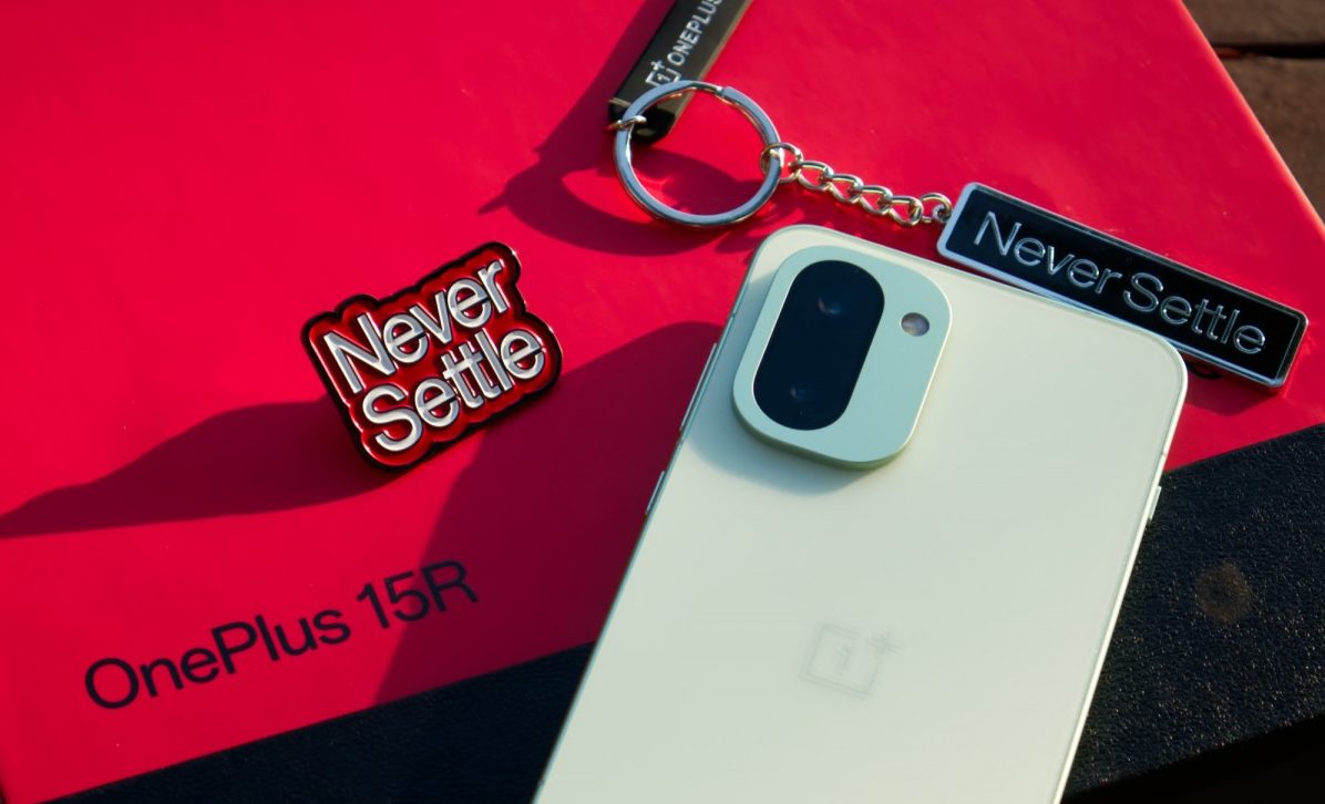 OnePlus 15R скрывает нечто, что вызовет бурю в мире смартфонов картинка Смартфон OnePlus 15R в свежем дизайне | DGL.RU