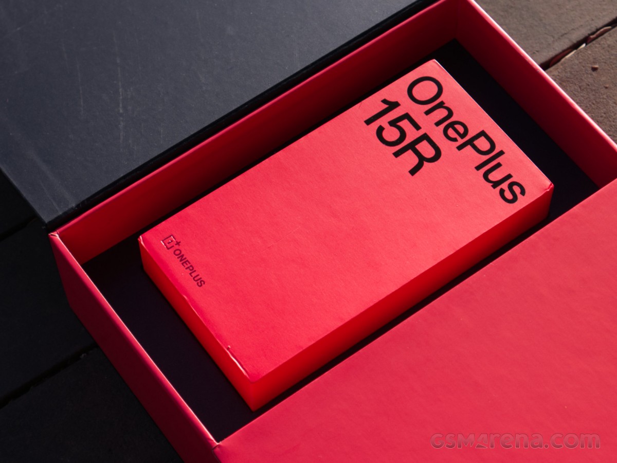 OnePlus 15R скрывает нечто, что вызовет бурю в мире смартфонов картинка Смартфон OnePlus 15R в свежем дизайне | DGL.RU