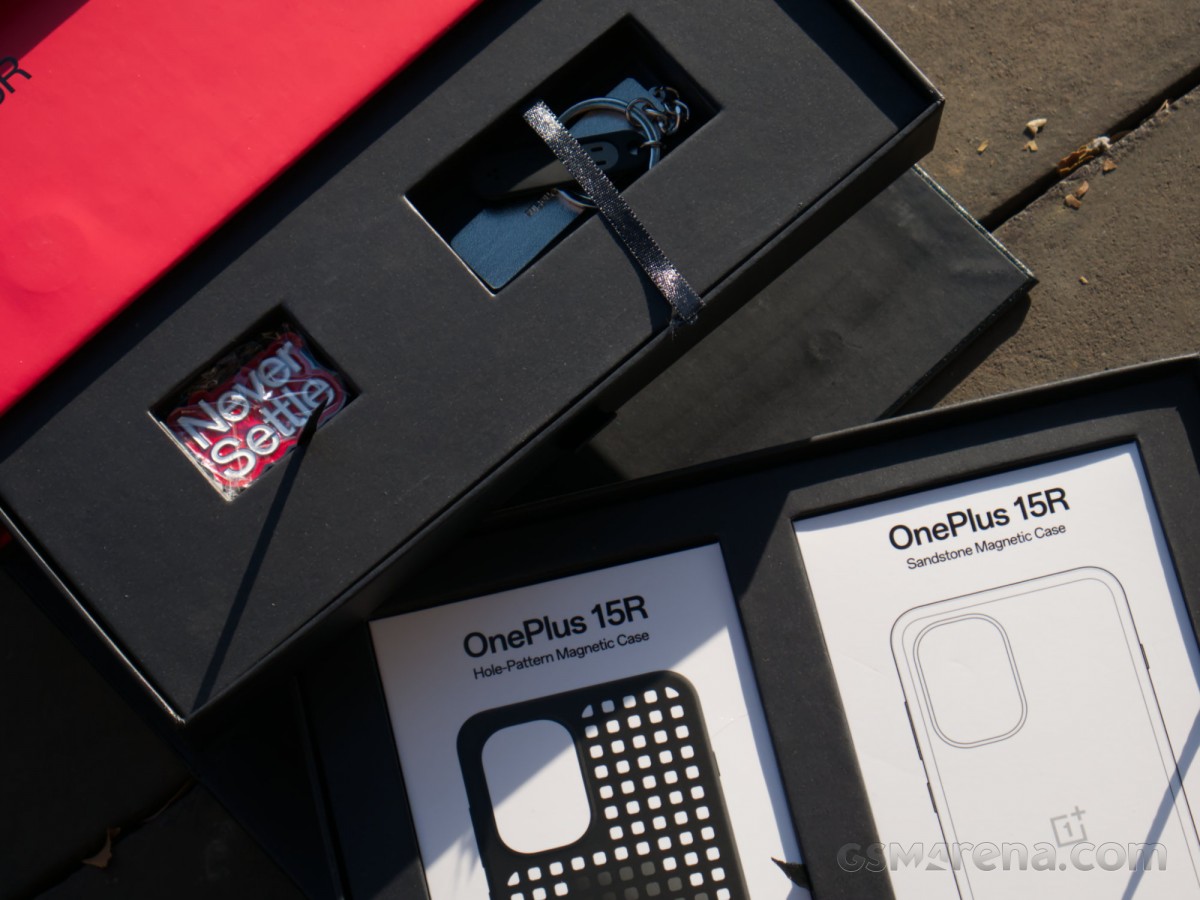 OnePlus 15R скрывает нечто, что вызовет бурю в мире смартфонов картинка Смартфон OnePlus 15R в свежем дизайне | DGL.RU