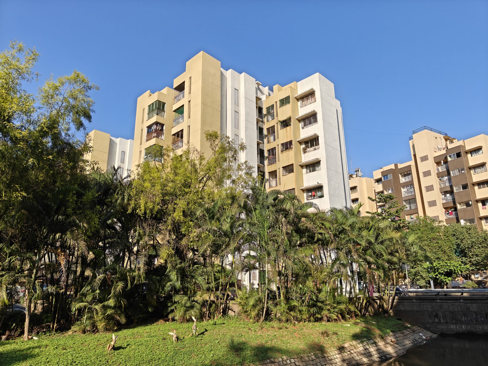 OnePlus 15R скрывает нечто, что вызовет бурю в мире смартфонов картинка Смартфон OnePlus 15R в свежем дизайне | DGL.RU