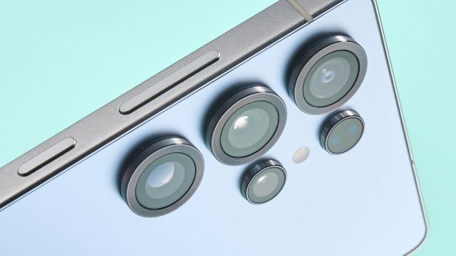 Смартфон Samsung Galaxy и затвор камеры | DGL.RU