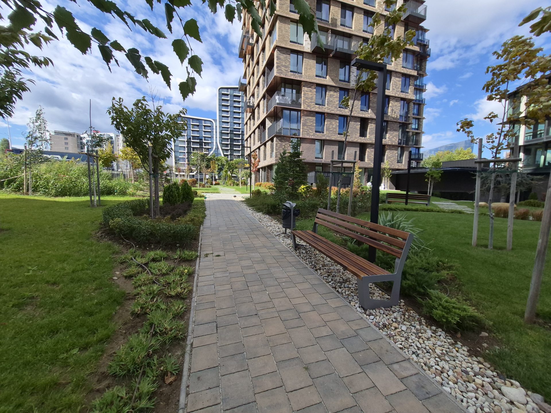 Samsung Galaxy S25 FE против Galaxy S24 FE: какой смартфон полностью оправдывает свою цену картинка Смартфон Samsung Galaxy S25 FE против S24 FE | DGL.RU