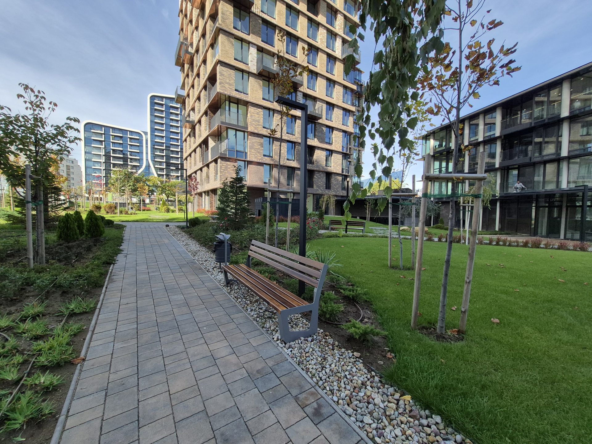 Samsung Galaxy S25 FE против Galaxy S24 FE: какой смартфон полностью оправдывает свою цену картинка Смартфон Samsung Galaxy S25 FE против S24 FE | DGL.RU