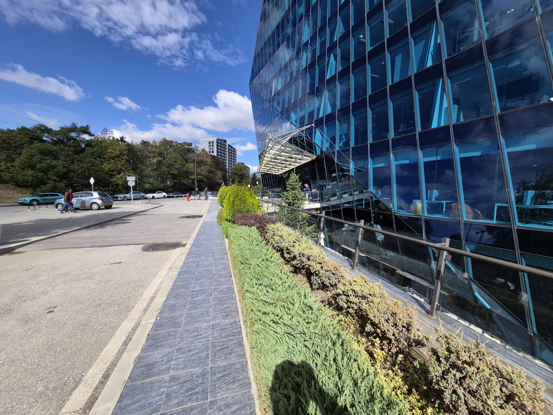 Samsung Galaxy S25 FE против Galaxy S24 FE: какой смартфон полностью оправдывает свою цену картинка Смартфон Samsung Galaxy S25 FE против S24 FE | DGL.RU