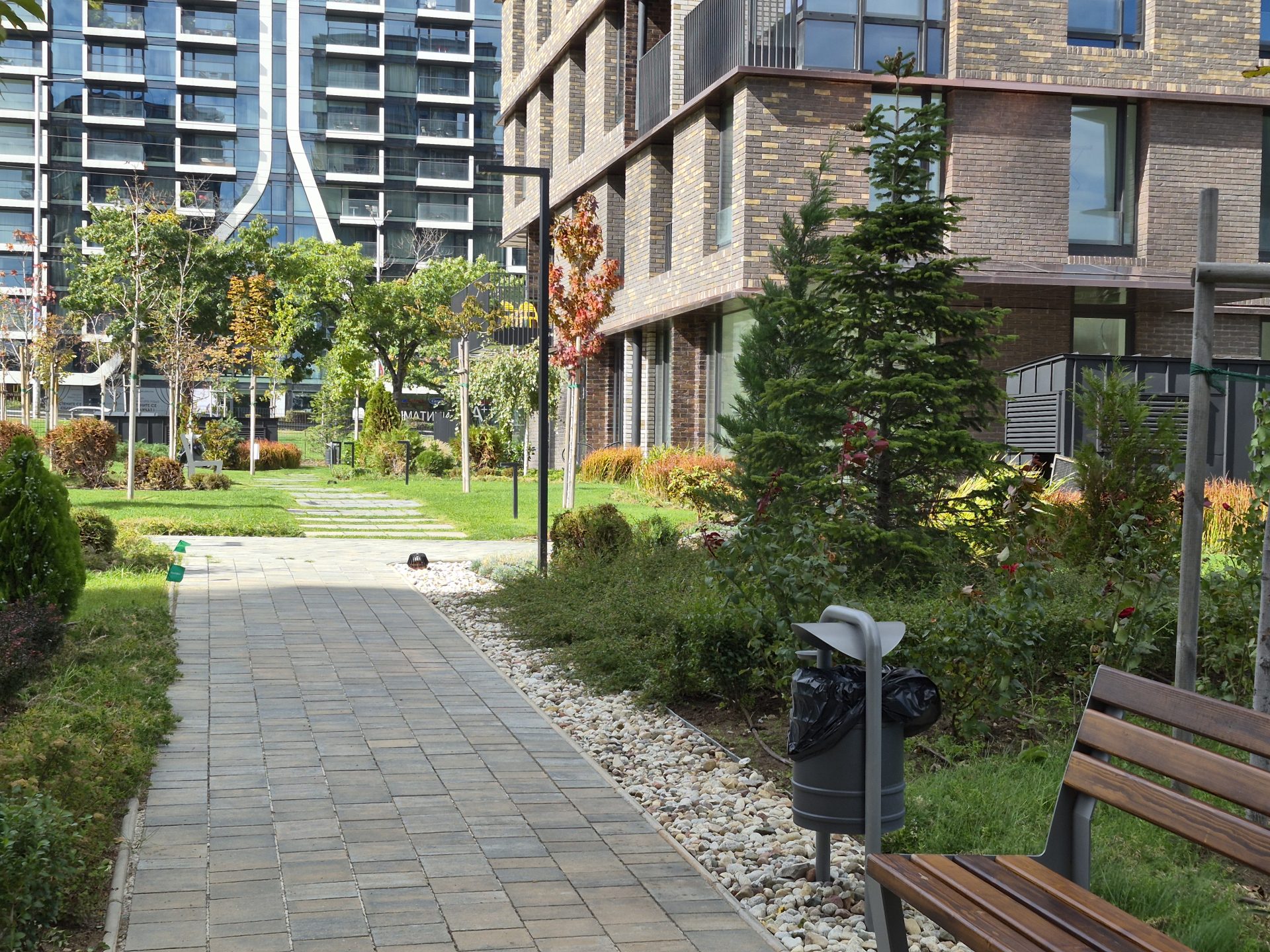 Samsung Galaxy S25 FE против Galaxy S24 FE: какой смартфон полностью оправдывает свою цену картинка Смартфон Samsung Galaxy S25 FE против S24 FE | DGL.RU