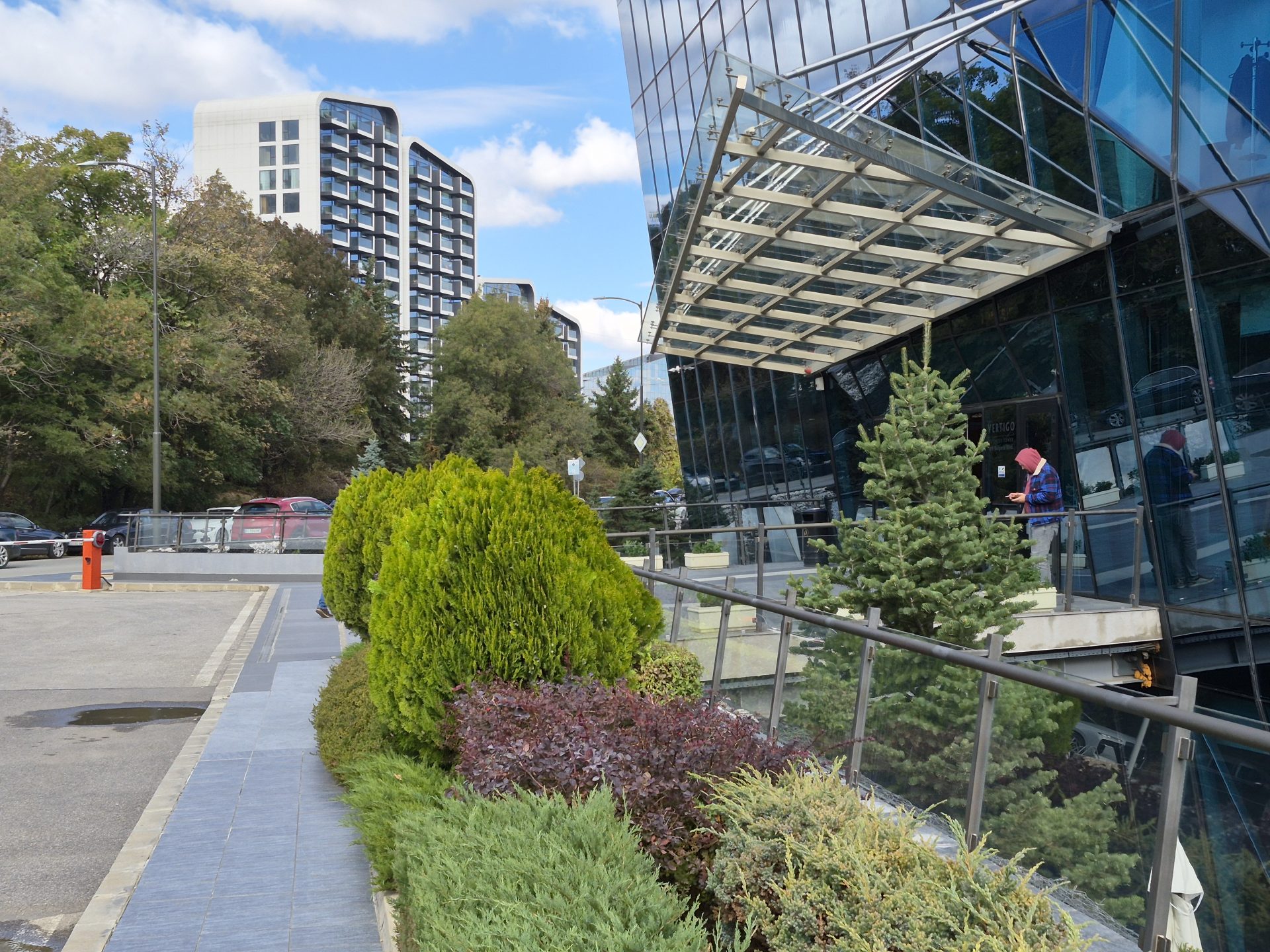 Samsung Galaxy S25 FE против Galaxy S24 FE: какой смартфон полностью оправдывает свою цену картинка Смартфон Samsung Galaxy S25 FE против S24 FE | DGL.RU