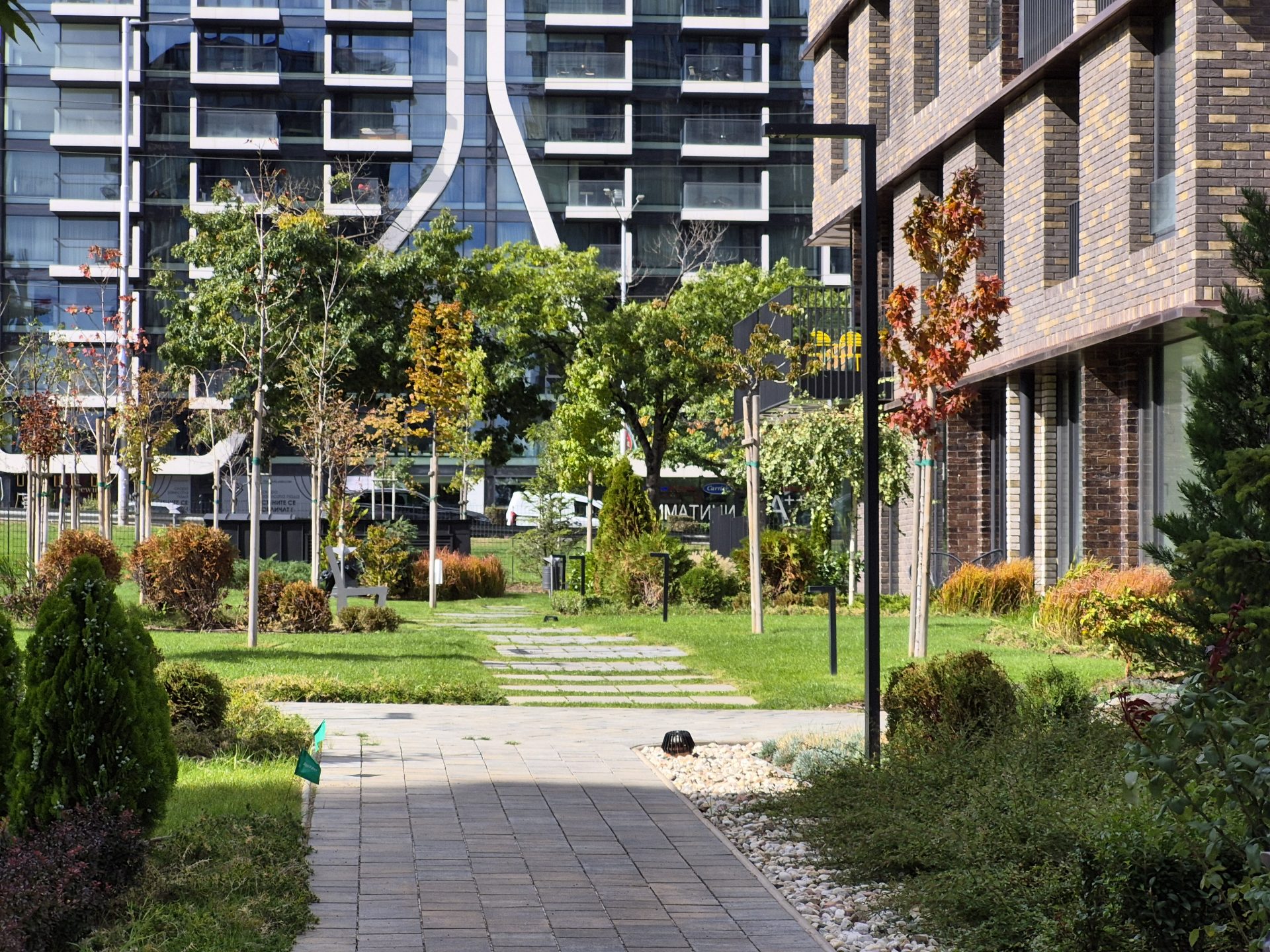 Samsung Galaxy S25 FE против Galaxy S24 FE: какой смартфон полностью оправдывает свою цену картинка Смартфон Samsung Galaxy S25 FE против S24 FE | DGL.RU