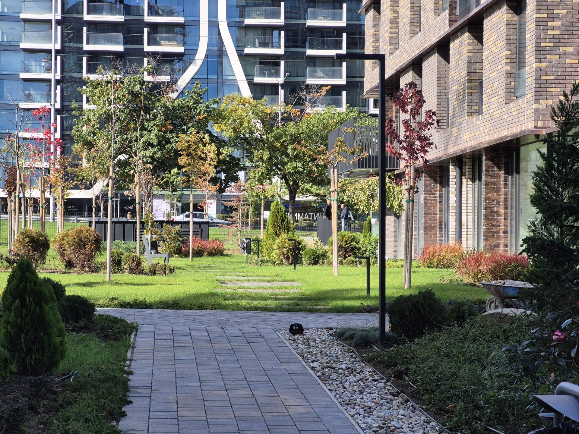 Samsung Galaxy S25 FE против Galaxy S24 FE: какой смартфон полностью оправдывает свою цену картинка Смартфон Samsung Galaxy S25 FE против S24 FE | DGL.RU