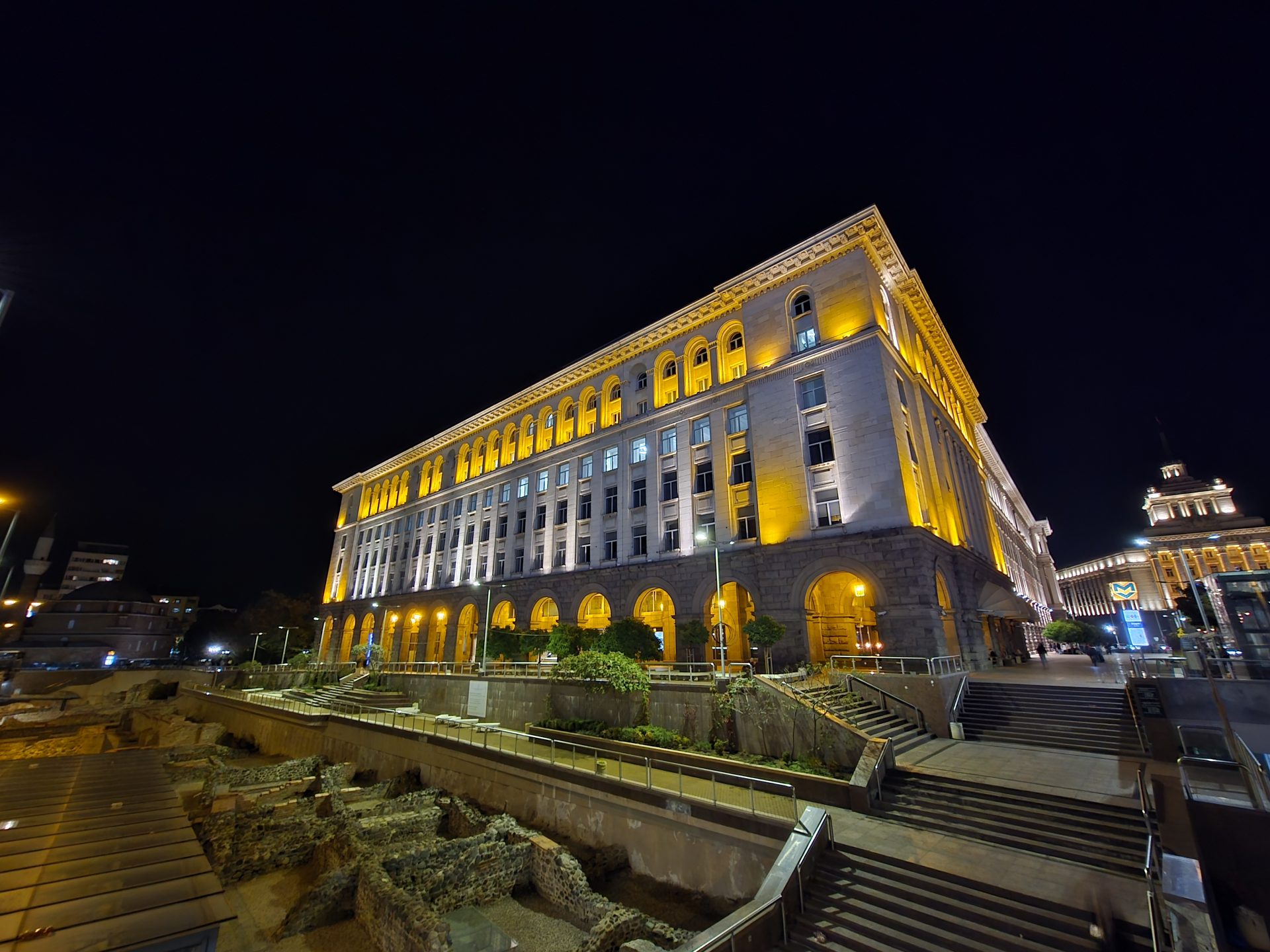 Samsung Galaxy S25 FE против Galaxy S24 FE: какой смартфон полностью оправдывает свою цену картинка Смартфон Samsung Galaxy S25 FE против S24 FE | DGL.RU