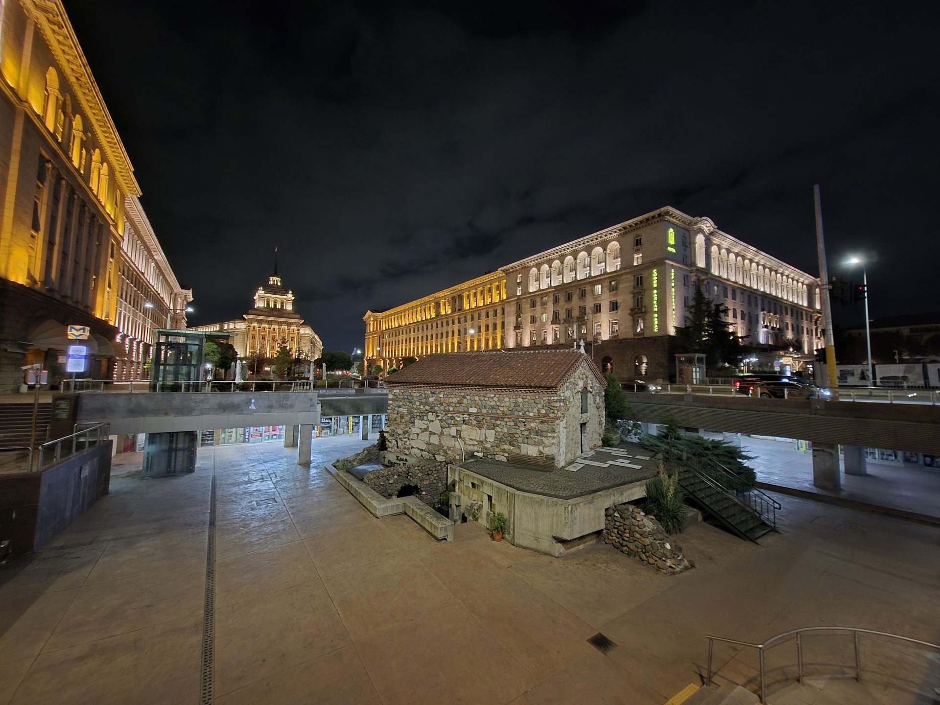 Samsung Galaxy S25 FE против Galaxy S24 FE: какой смартфон полностью оправдывает свою цену картинка Смартфон Samsung Galaxy S25 FE против S24 FE | DGL.RU