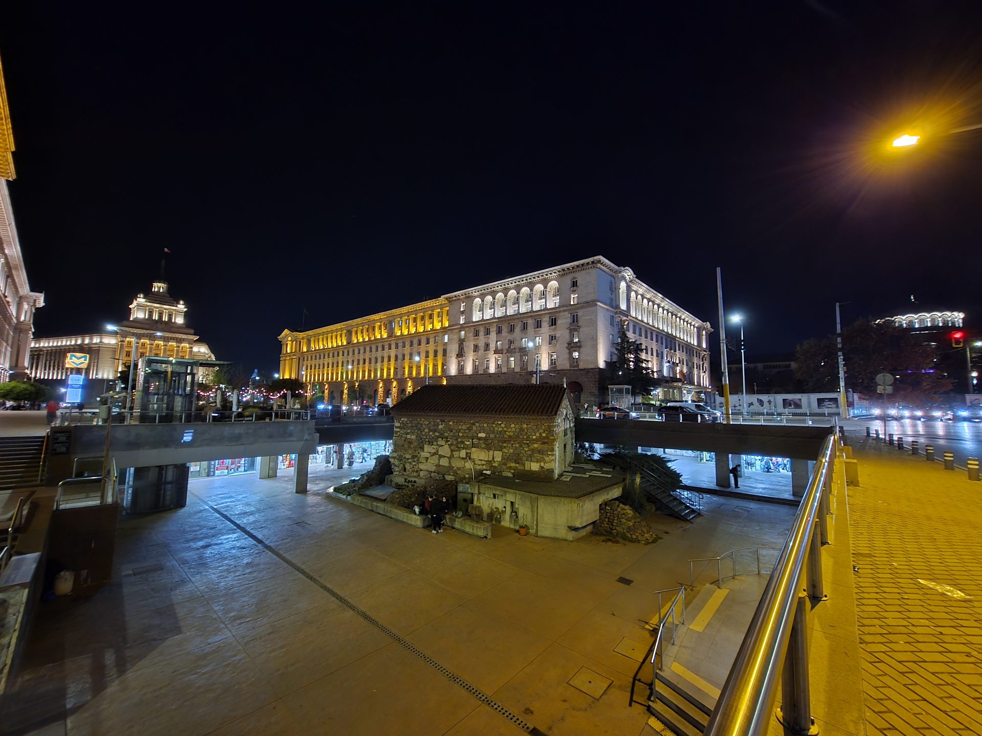 Samsung Galaxy S25 FE против Galaxy S24 FE: какой смартфон полностью оправдывает свою цену картинка Смартфон Samsung Galaxy S25 FE против S24 FE | DGL.RU