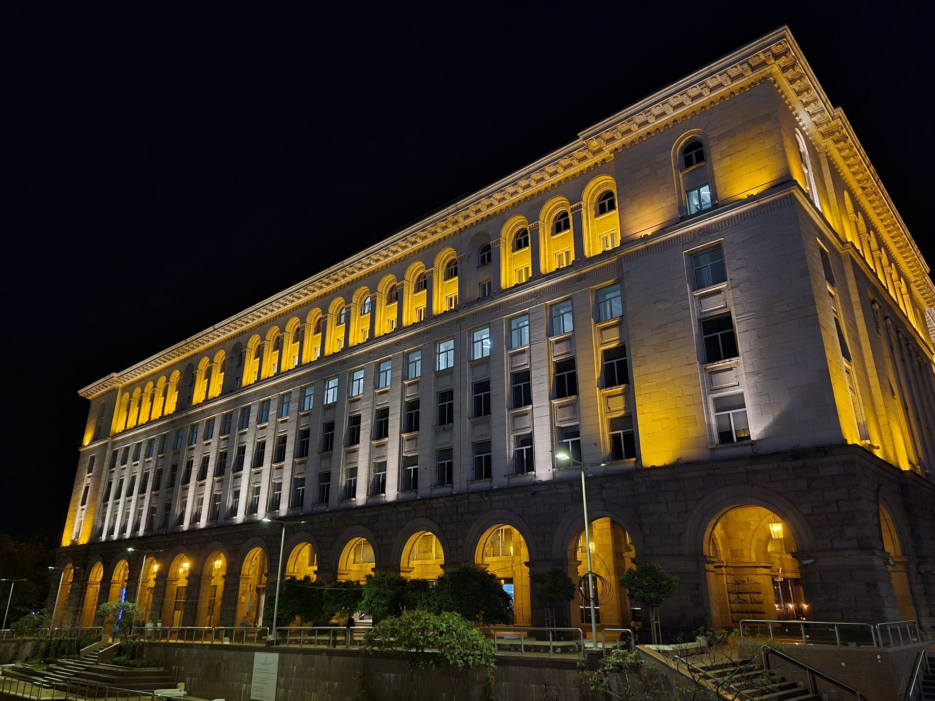 Samsung Galaxy S25 FE против Galaxy S24 FE: какой смартфон полностью оправдывает свою цену картинка Смартфон Samsung Galaxy S25 FE против S24 FE | DGL.RU