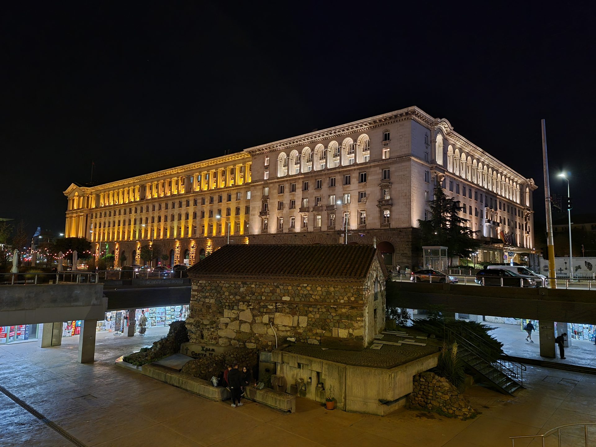 Samsung Galaxy S25 FE против Galaxy S24 FE: какой смартфон полностью оправдывает свою цену картинка Смартфон Samsung Galaxy S25 FE против S24 FE | DGL.RU