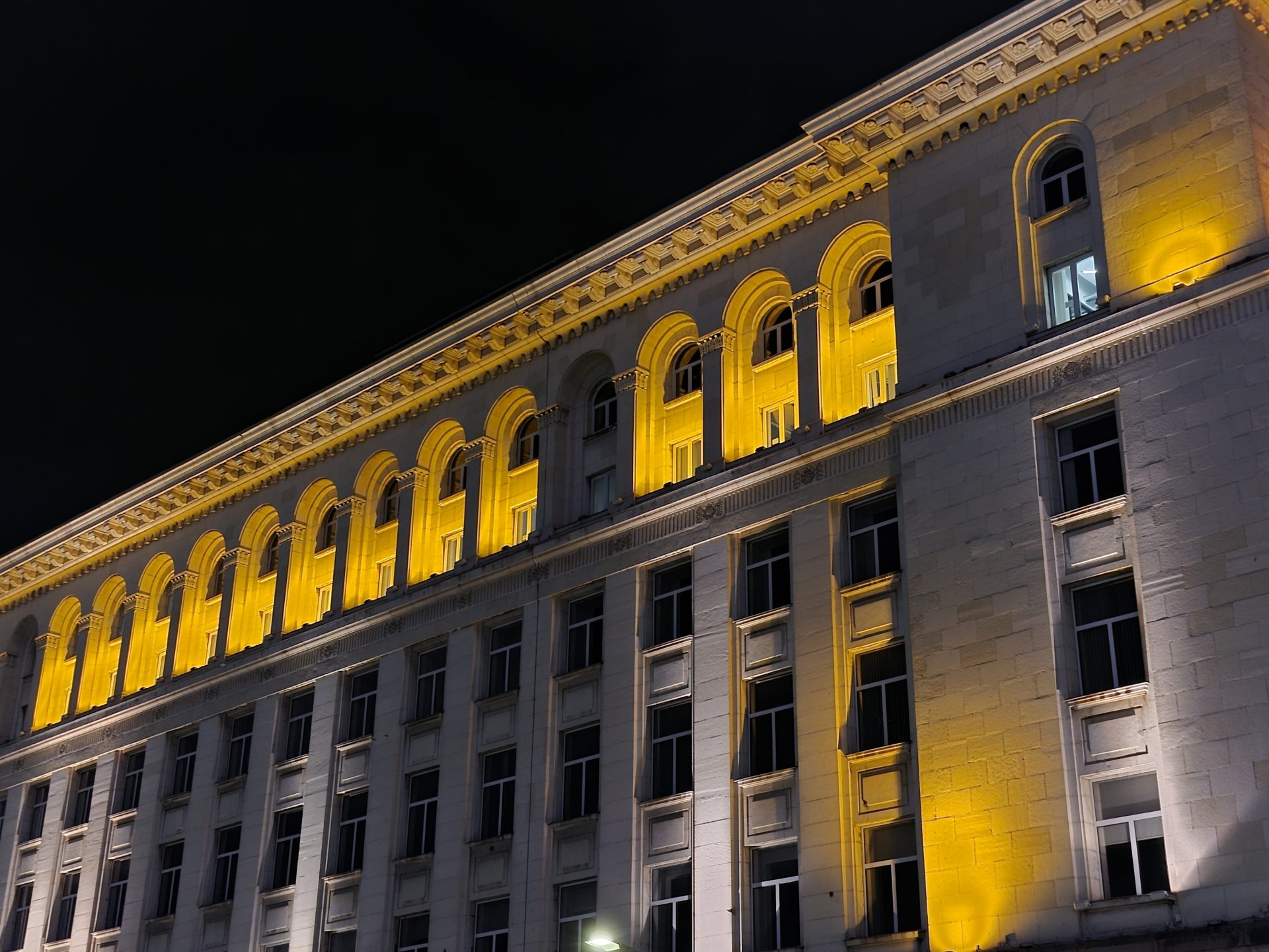 Samsung Galaxy S25 FE против Galaxy S24 FE: какой смартфон полностью оправдывает свою цену картинка Смартфон Samsung Galaxy S25 FE против S24 FE | DGL.RU