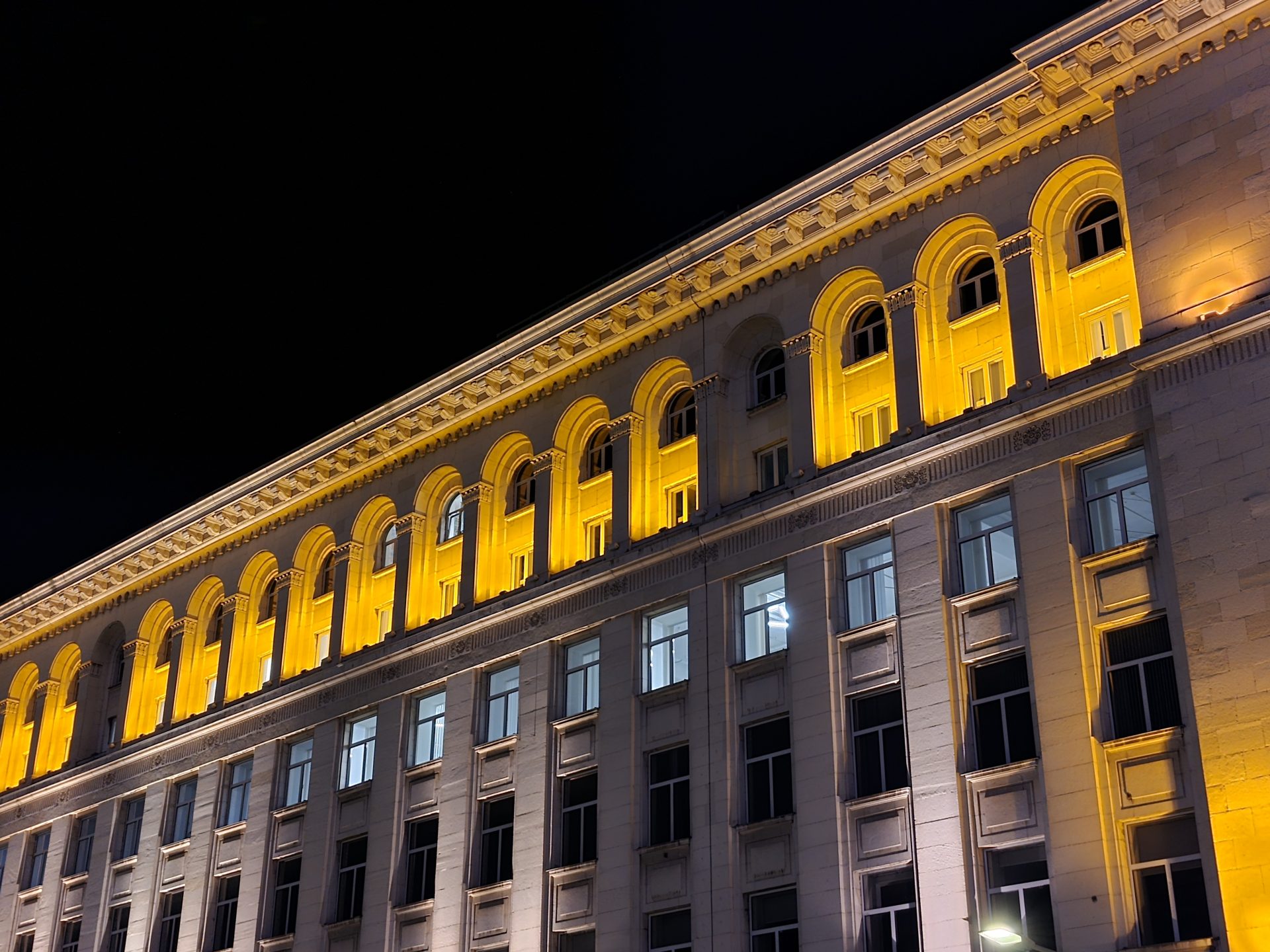 Samsung Galaxy S25 FE против Galaxy S24 FE: какой смартфон полностью оправдывает свою цену картинка Смартфон Samsung Galaxy S25 FE против S24 FE | DGL.RU