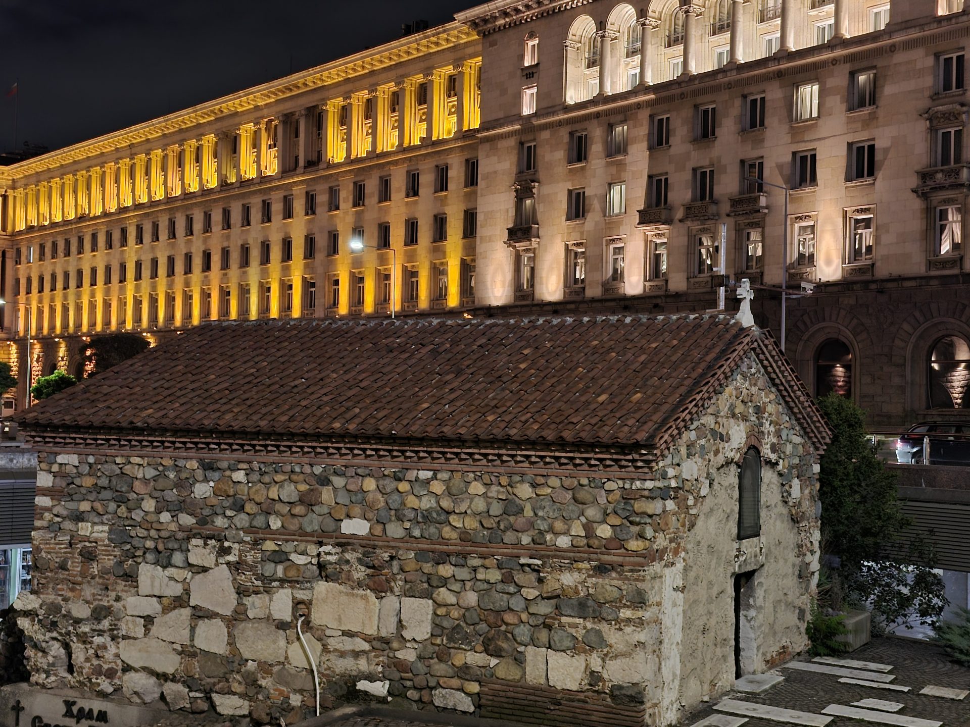 Samsung Galaxy S25 FE против Galaxy S24 FE: какой смартфон полностью оправдывает свою цену картинка Смартфон Samsung Galaxy S25 FE против S24 FE | DGL.RU