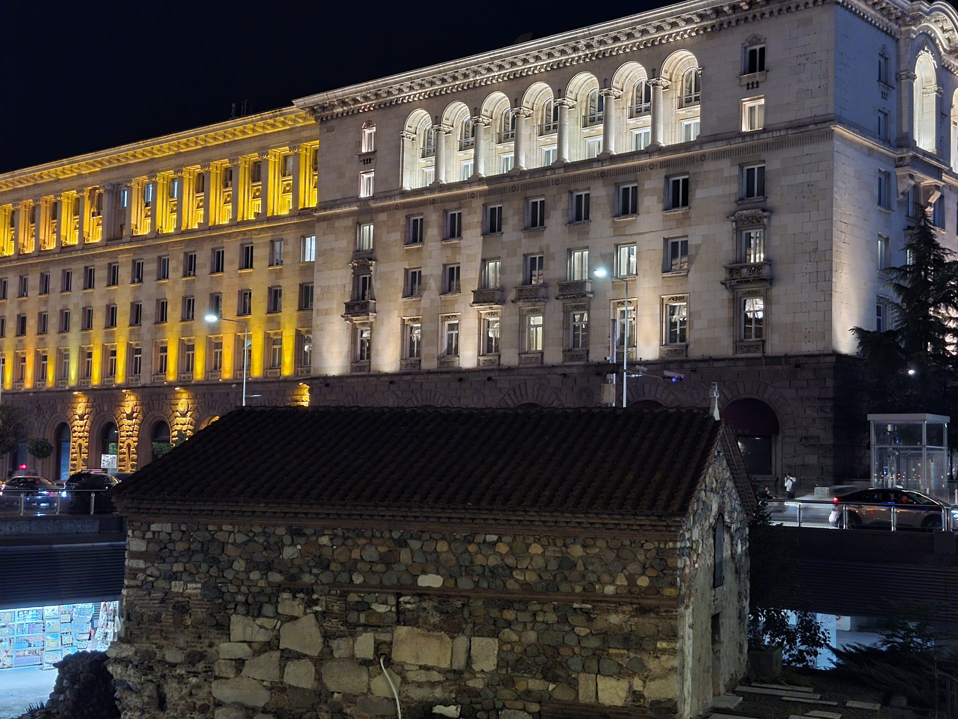 Samsung Galaxy S25 FE против Galaxy S24 FE: какой смартфон полностью оправдывает свою цену картинка Смартфон Samsung Galaxy S25 FE против S24 FE | DGL.RU